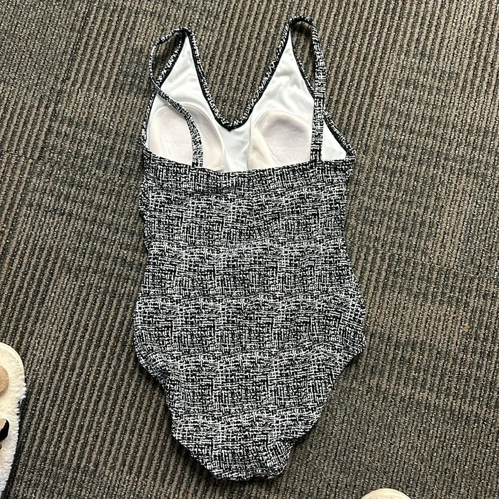 Speedo black and white patterned one piece swimsuit size 12